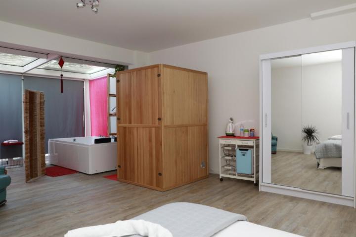 Ragaraja Private Suite & Spa Порденоне Екстериор снимка